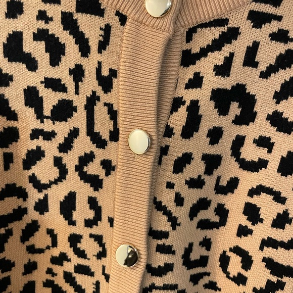 Leopard Print Button-Up stylish cardigan Sweater size small - Picture 2 of 3